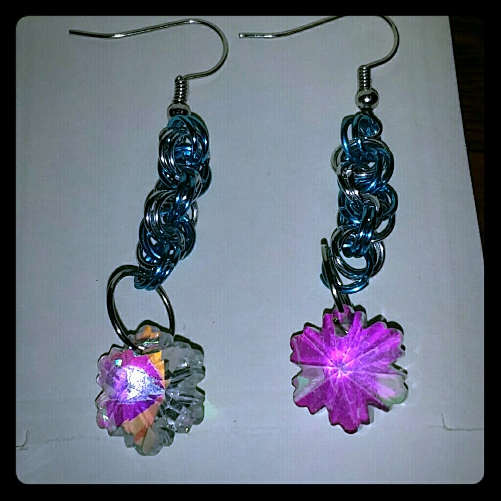 🎉🎉10/$25 Beautiful spiral chainmaille snowflake earrings